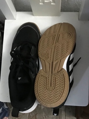 Αθλητικά παπούτσια Adidas σαν καινούργια, νούμερο 37,5, μαύρα