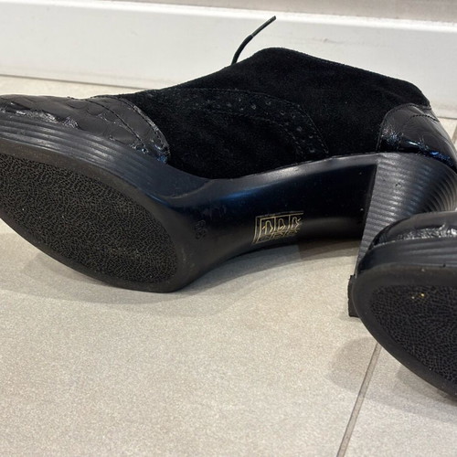 Closed heeled shoes used, size 39, eco leather and suede