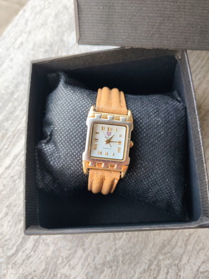 Kross E689L women's watch with square dial, yellow and silver