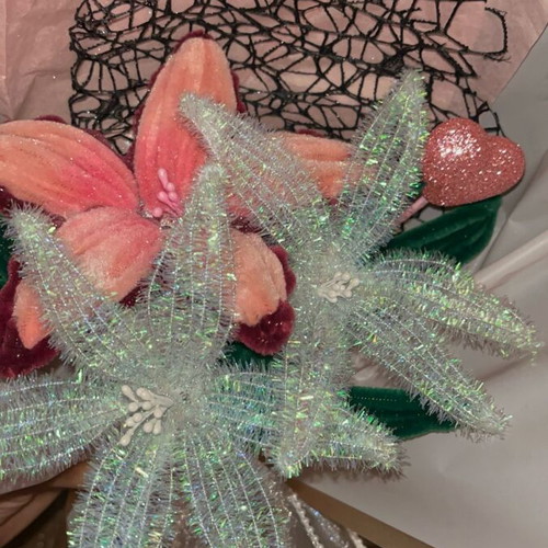 Bouquet with led custom made with 3 lilium flowers