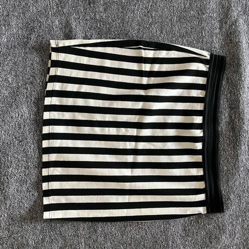 Elastic skirt used, black and white, size L