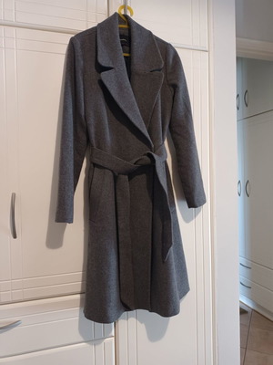 Stradivarius women's coat gray used, size small with belt