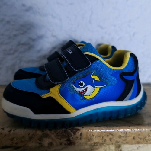 Geox kids shoes used size 24 with shark design and light