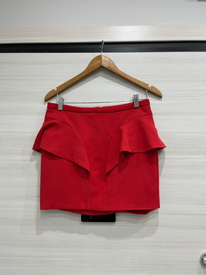 Zara mini skirt used, red with ruffles and zipper