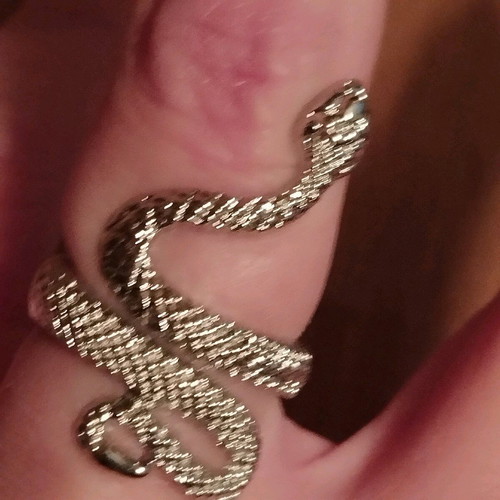 Snake ring up to 17mm in like new condition, silver
