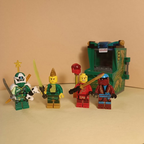 Lego Ninjago 71716 Lloyd Avatar Arcade Pod like new with extra minifigures