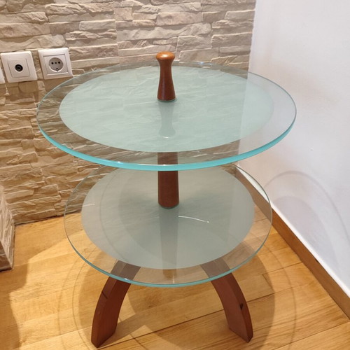 Round side table with two glass surfaces