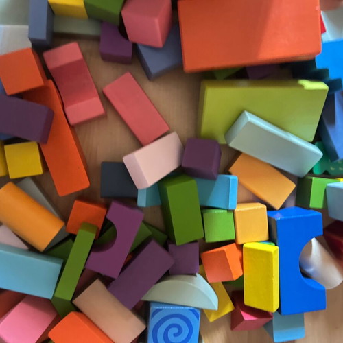 Wooden building blocks like new, 195 pieces, multicolored