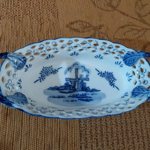 Handmade Dutch porcelain fondant dish like new