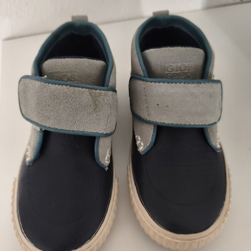 Gioseppo children's leather shoes size 25 like new