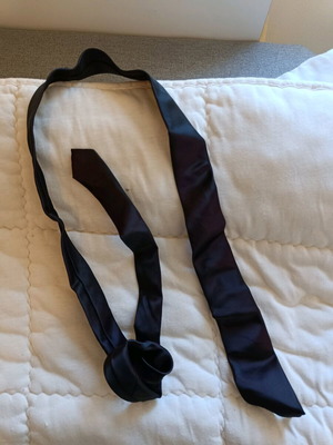 Black shiny Venturi tie new with purple shades