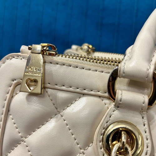Love Moschino Ivory Quilted Shoulder Bag like new