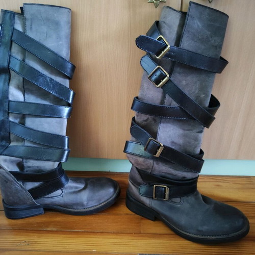 Steve Madden women's boots grey, like new, size 38