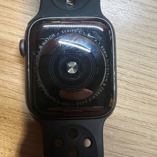 Apple Watch 4 Nike 44mm like new with 5 straps and charger