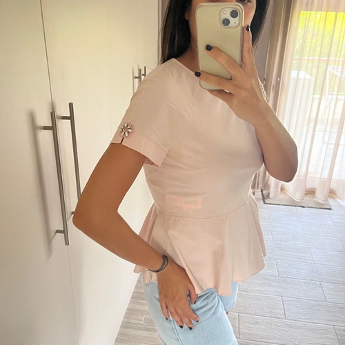 Gizia Top size M used, pink cotton with embroidered stones on sleeves