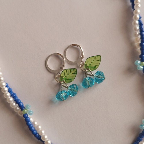 Jewelry set new, handmade with turquoise and silver beads