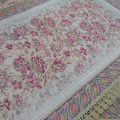 Table runner set like new, 4 pieces, floral pink and gold design
