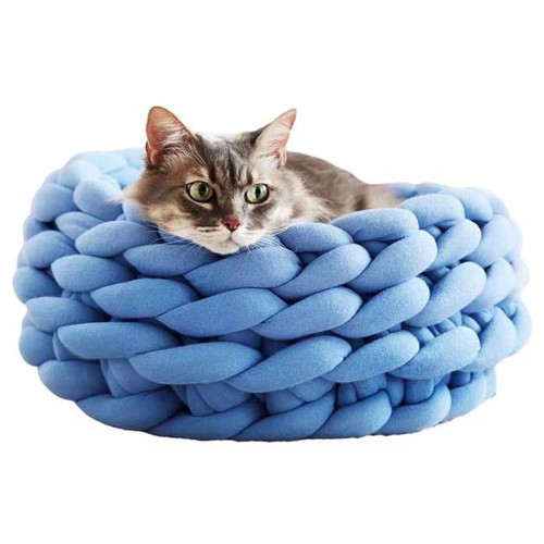 Round dog and cat bed like new, blue
