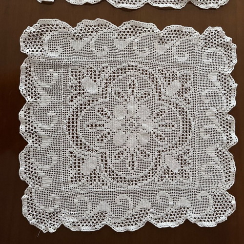 Set of 3 square hand-knitted table linens new