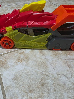 Hot Wheels Dragon Truck like new