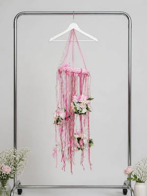 Decorative wreath with 3 flower arrangements like new