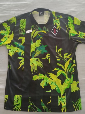Nike sports shirt size L like new, black and green