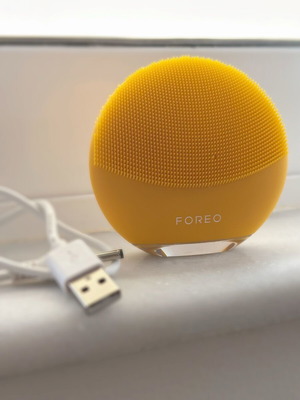 Foreo Luna Mini 3 facial cleansing device like new