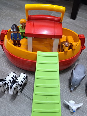 Playmobil 123 Noah's Ark like new, missing one piece