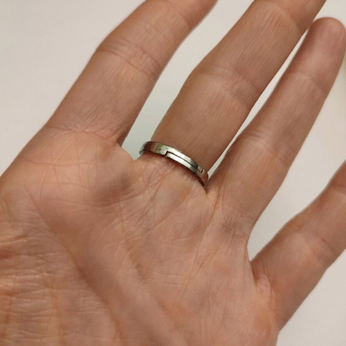 Solitaire ring with Swarovski element like new