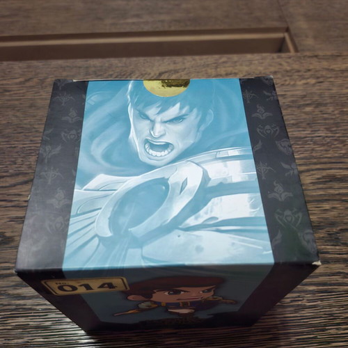 Garen figure from League of Legends like new with box and Riot card