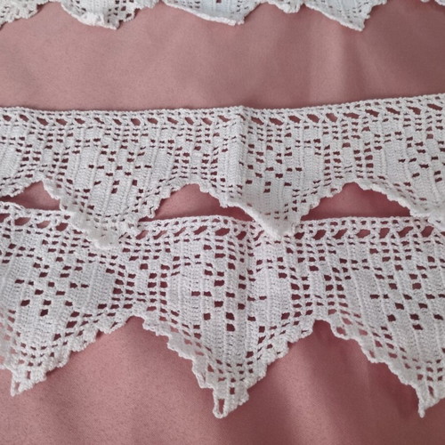 Vintage handmade circular crochet lace borders set of two