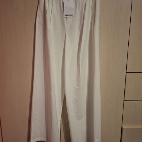 Bershka White Pants with Elastic Waist, Pleats and Pockets, New