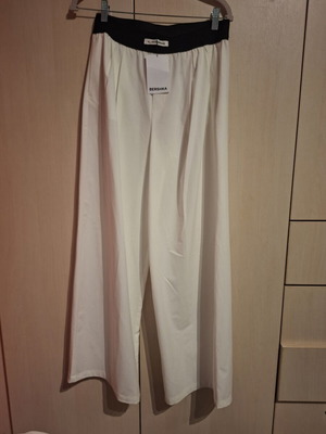 Bershka White Pants with Elastic Waist, Pleats and Pockets, New