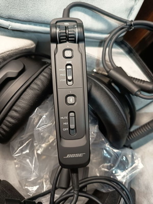 Bose A30 αεροπορικό ακουστικό καινούργιο με Bluetooth και Dual GA Plug
