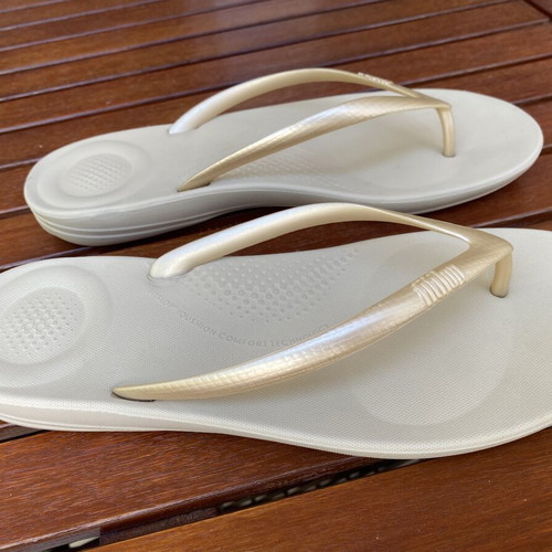 Fitflop Iquoshion Comfort flip flops like new, gold color, size 40