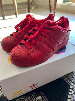 ADIDAS × PHARRELL WILLIAMS SUPERSTAR КОЛЕКЦИОНЕРСКИ no. 36