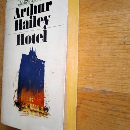 Hotel by Arthur Hailey paperback used, vintage 1978 edition