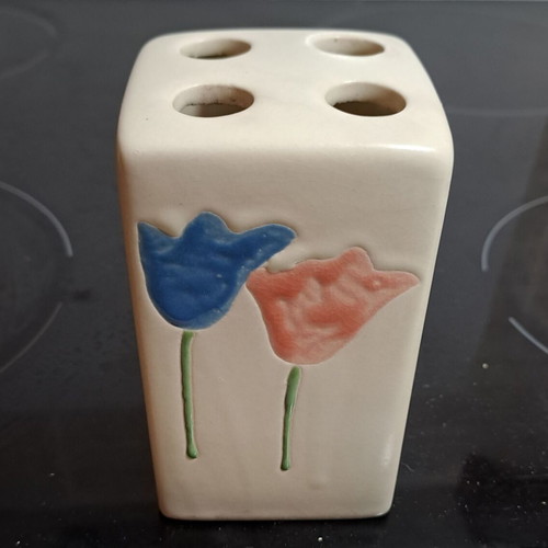 Bathroom accessory set like new with ceramic items and wall sticker