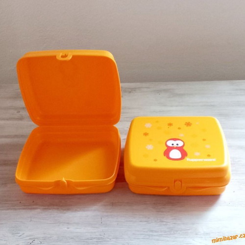 Tupperware penguin sandwich container new, 1 piece
