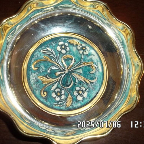 Old fondant dish used, in very good condition
