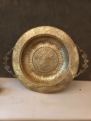 Vintage brass fruit bowl like new with three legs and decorative bird motif