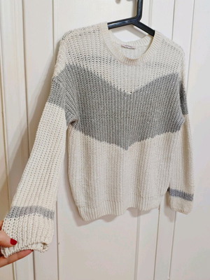 Y2K sweater used with silver details, loose fit