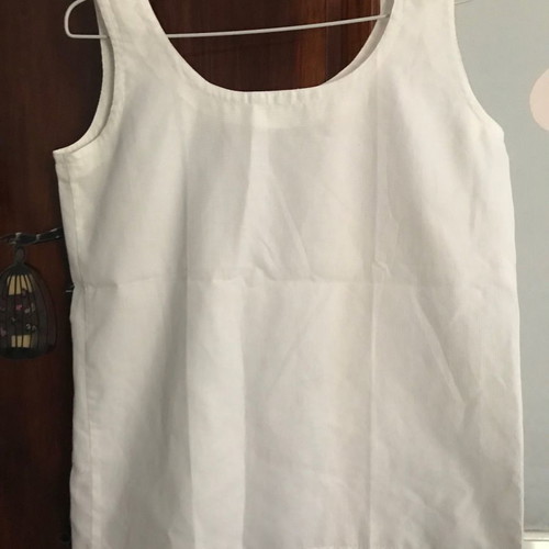 White top like new with piqué texture cotton