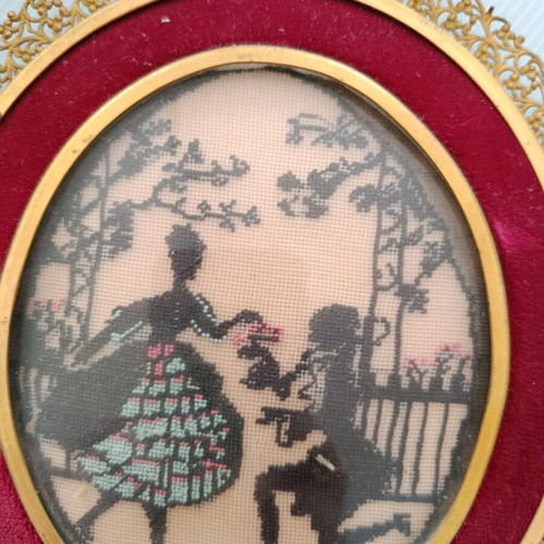 Small embroidery in frame like new