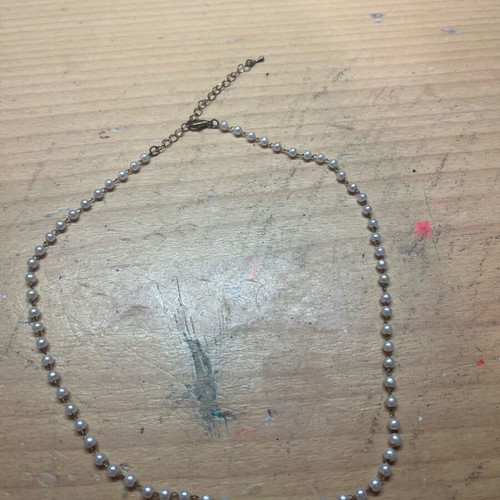 Necklace gold with white pearls like new