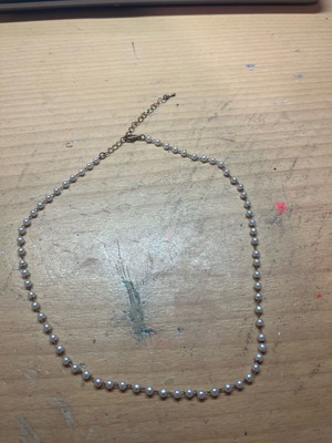Necklace gold with white pearls like new