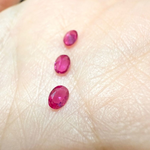 Ruby stones cultivated, 3 pieces 3x4mm, new