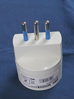 Old type plug adapter to Schuko new