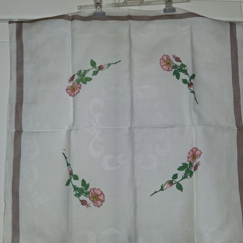 Square Semen table linen 75×75, hand-painted, like new