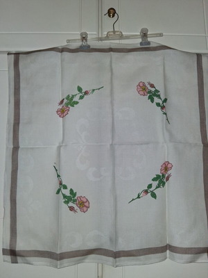 Square Semen table linen 75×75, hand-painted, like new